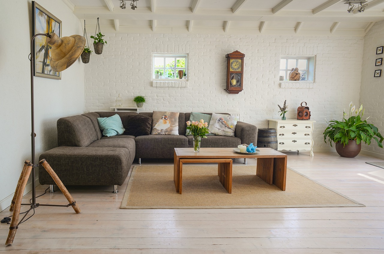 Rustieke boho luxe dromenvanger naast groen plantenleven. Rustieke boho luxe dromenvanger naast groen plantenleven.