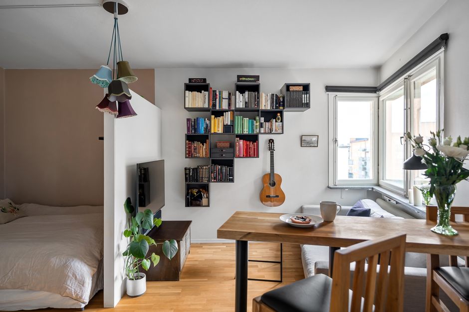 Slaapkamer met opklapbaar bed en kastruimte. Slaapkamer met opklapbaar bed en kastruimte.