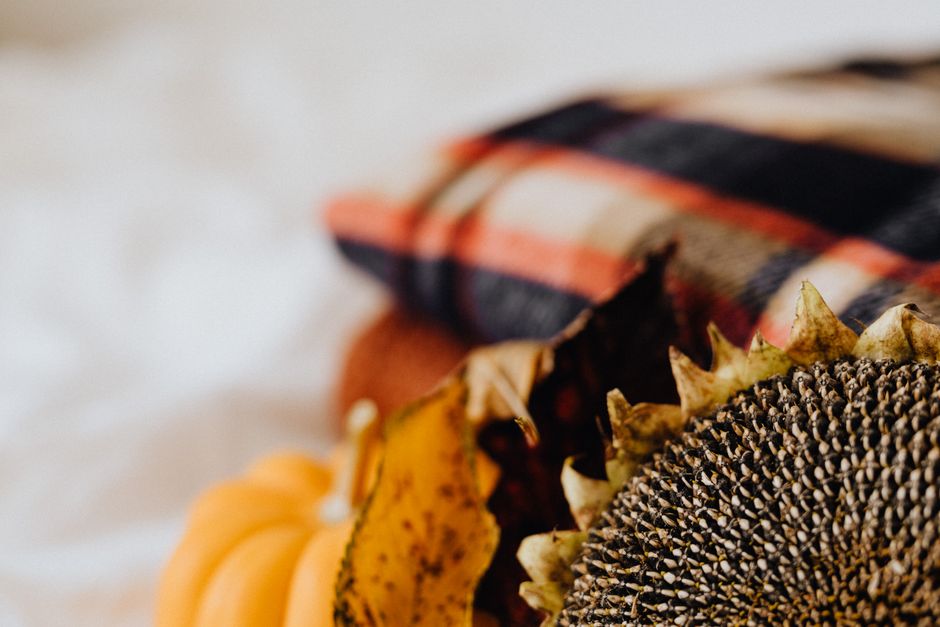 Warme katoenen gordijnen in herfstkleuren. Warme katoenen gordijnen in herfstkleuren.